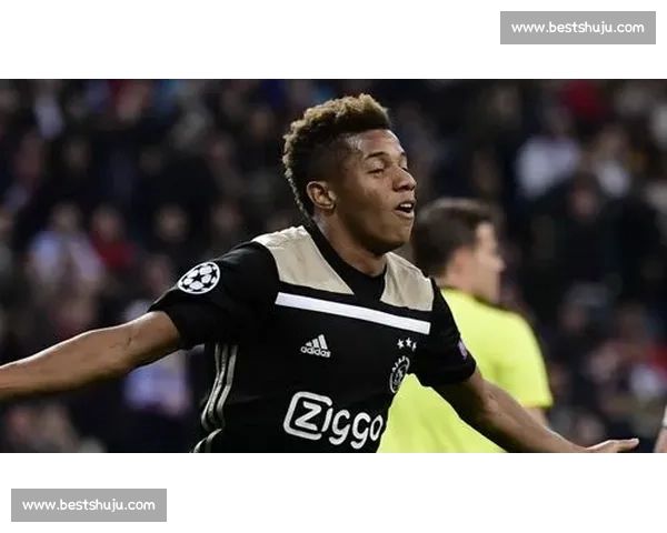 日本铁卫板仓滉接近登陆荷甲!阿贾克斯个人协议达成,转会进入攻坚阶段 日本铁卫板仓滉接近登陆荷甲!阿贾克斯个人协议达成,转会进入攻坚阶段