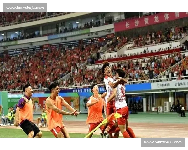 湘超揭幕战燃爆贺龙 娄底啦啦队客场掀热浪