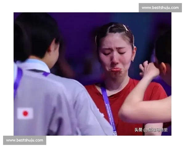 颁奖礼上的“意外”！羽毛球冠军的惊喜环节，太暖了！