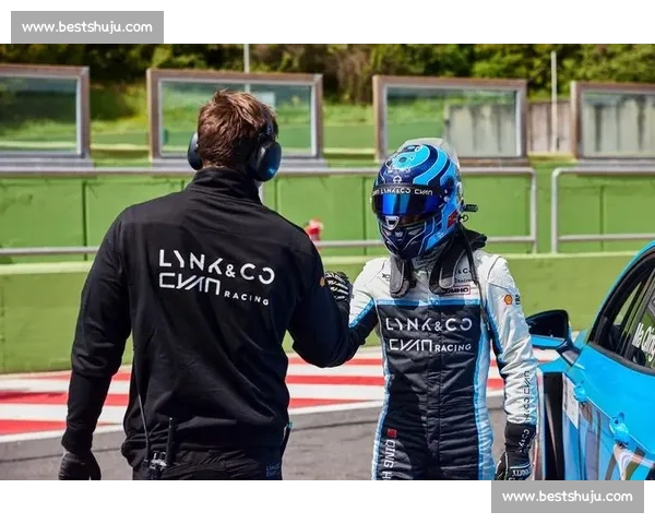 极限操作引爆眼球,F1虚拟大奖赛再次点燃激情!